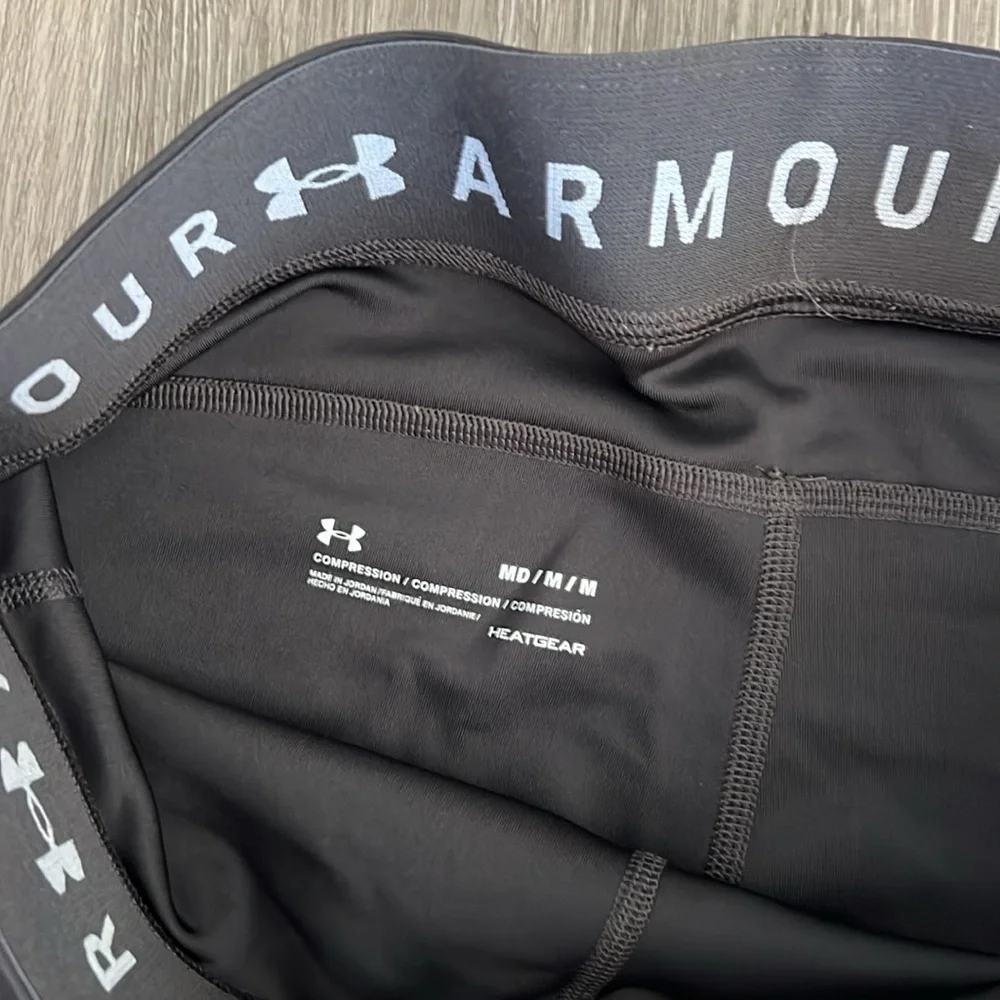 Under Armour Black and Gray Leggings, With Mathching Top. - Picture 5 of 8